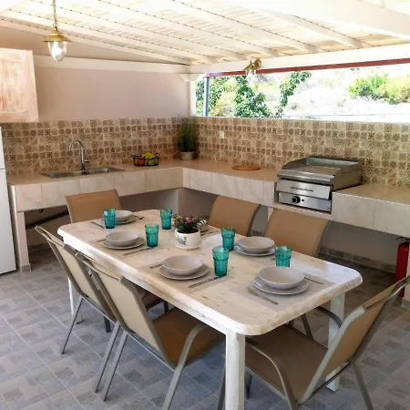 Yotopia House * Diaporos