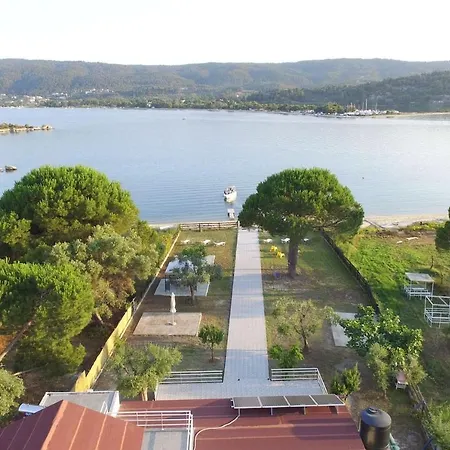 Holiday home Yotopia House Diaporos